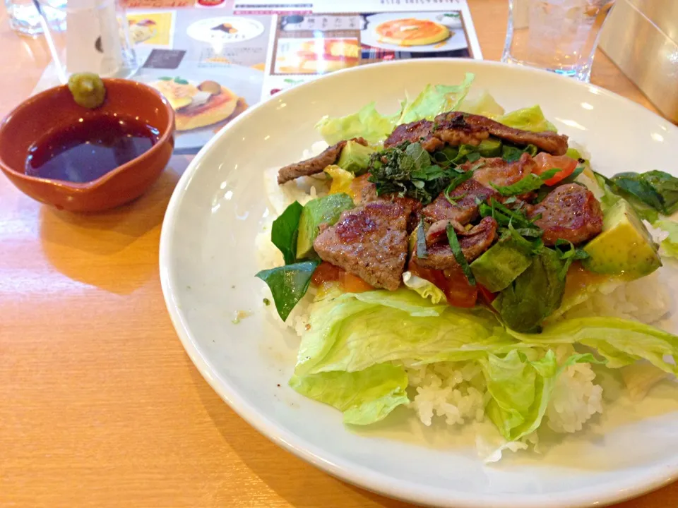 ステーキサラダご飯🍖ガスト|ミツさん