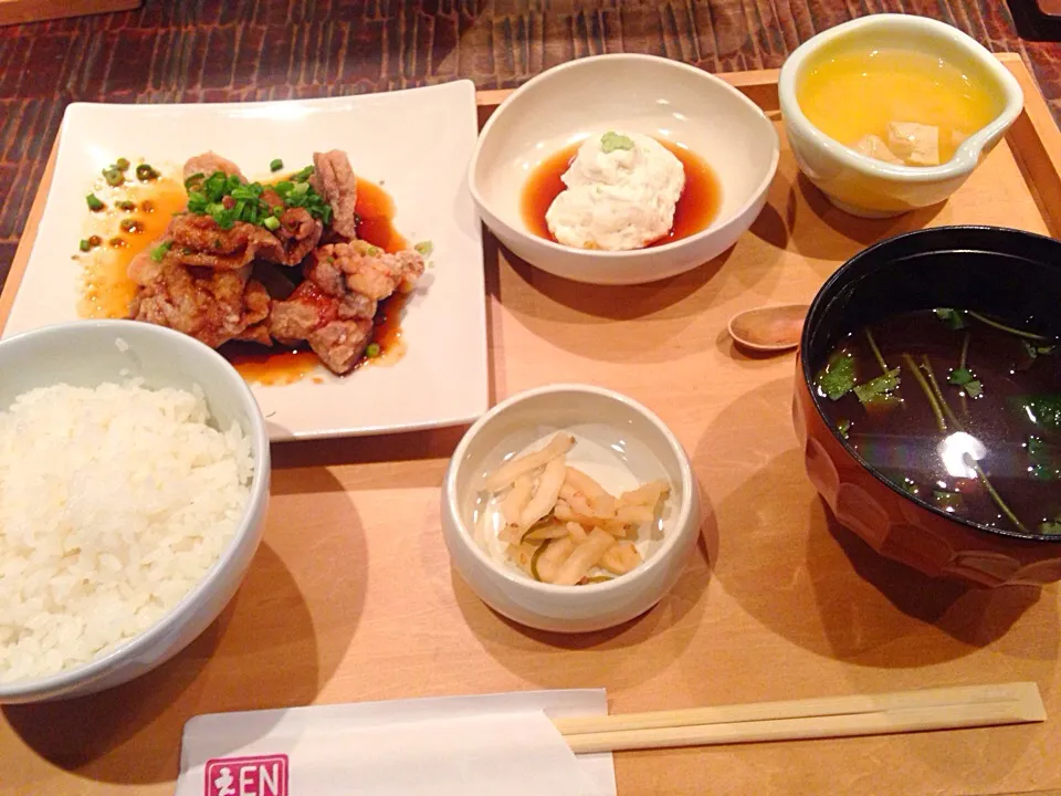 蜜だれ唐揚げ定食🍗|マニラ男さん