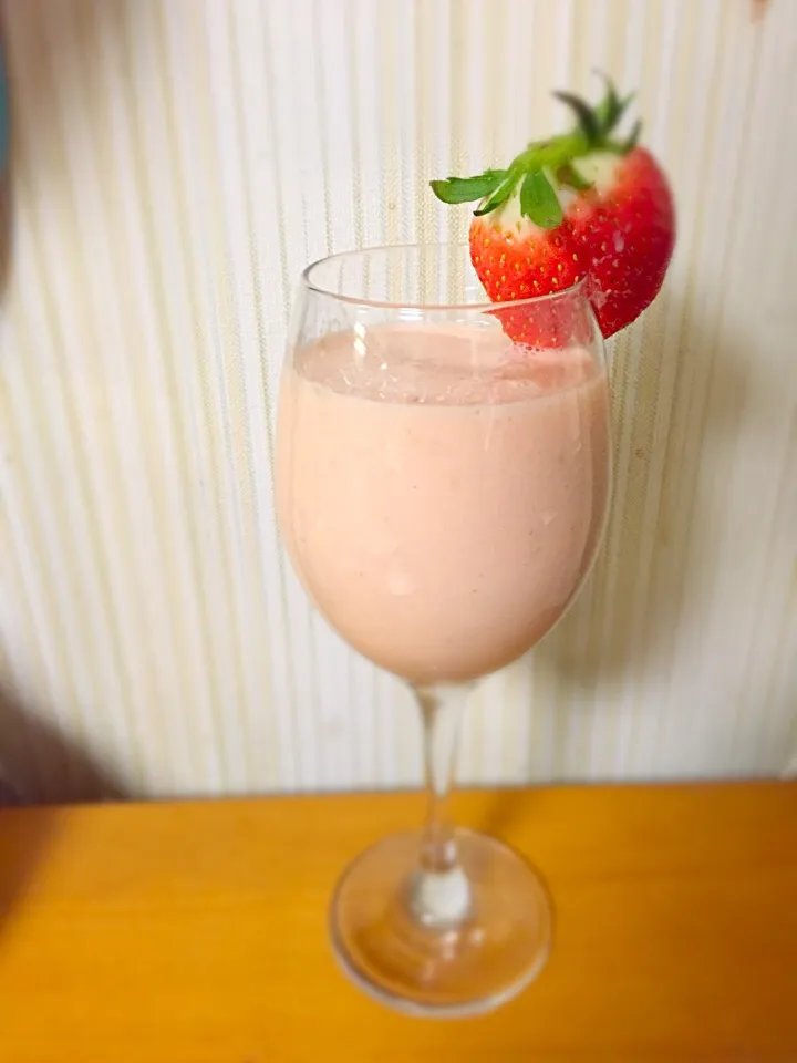 #Strawberry #Greenapple #honey #yogurt😋😋😋😋😋|Lotlot Annaさん