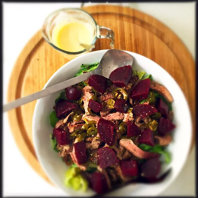 Beef strips, beetroot, jalepeno & cumin fried onion salad with sweet mustard dressing|lerouxさん