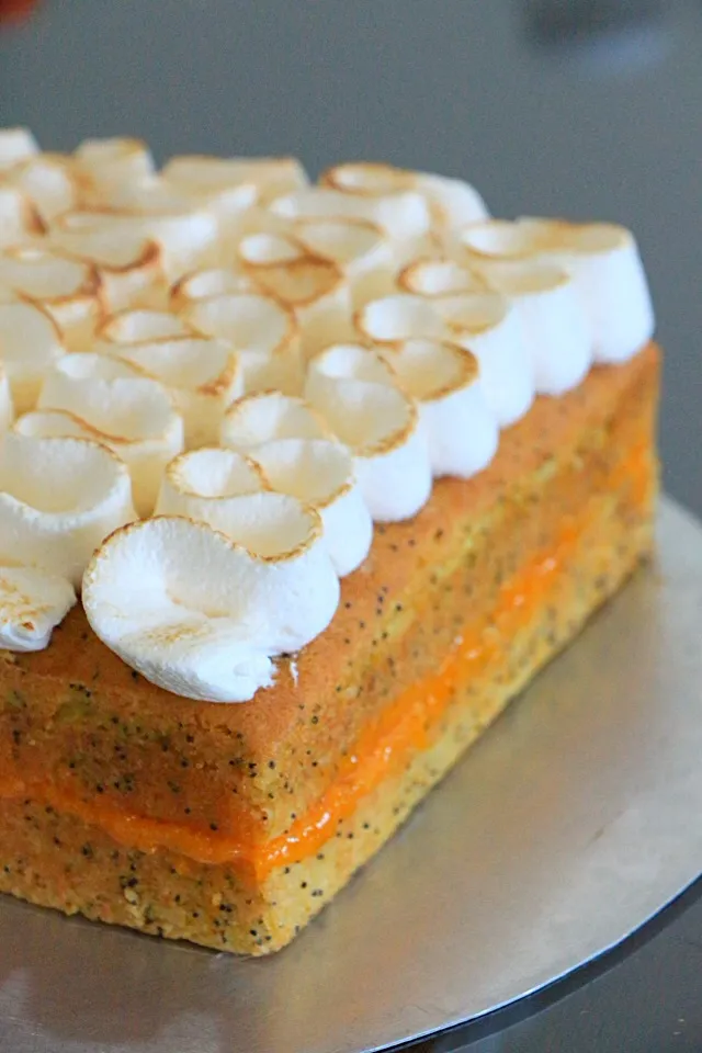 Orange Poppy Seed Cake with Meringue|Arty Chavimonさん