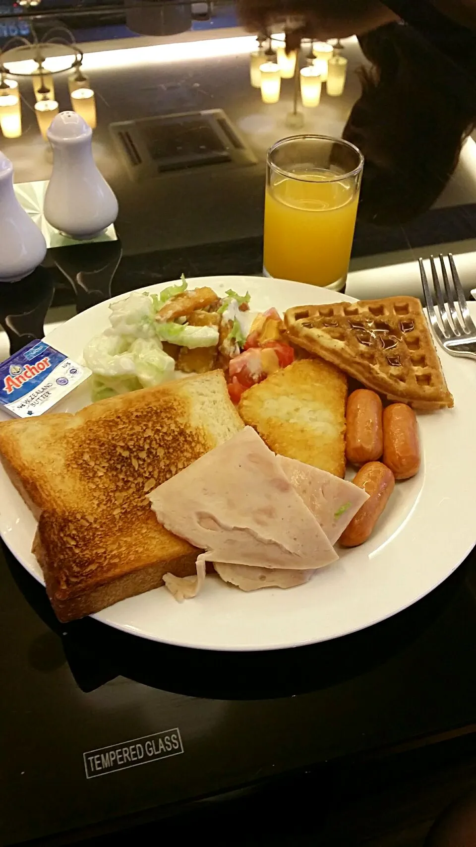 #buffet #breakfast #Breakfast/Brunch #brunch #lunch #toast #waffle #ham #french #italian #sausage #salad #wedges|Chan Min Jiaさん