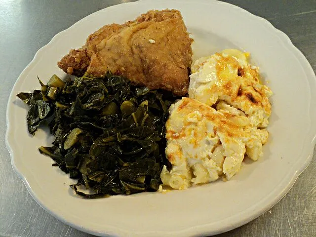 Snapdishの料理写真:My Soul Food Plate #Chicken #Main dish  Macaroni and Cheese #Side dish #Pasta Collard Greens #Side dish #Vegetable 🌟 🌟 Thanks Mommy We #Eat #Love #Pray 💓 😃|Alisha GodsglamGirl Matthewsさん