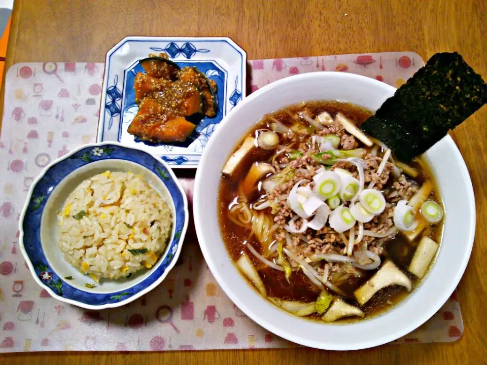 １２月２２日 醤油ラーメン ミニ炒飯 かぼちゃのごま味噌がけ|いもこ。さん