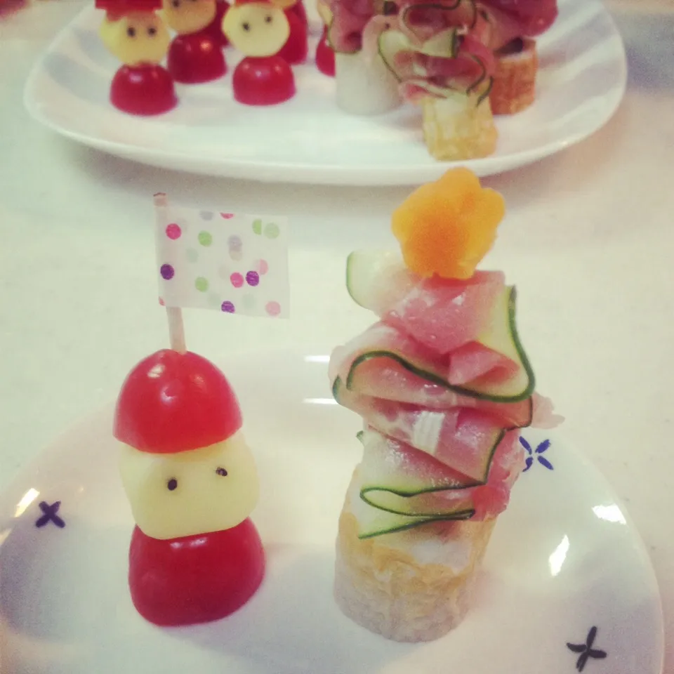 Snapdishの料理写真:ピンチョス(o^^o)サンタとクリスマスツリー🎅🎄|yukari.mさん