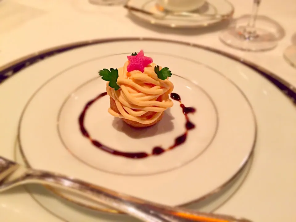 Christmas dinner at Nagoya Escoffier - Amuse (smoked salmon mousse puff)|Mak Toniさん