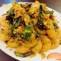 Snapdishの料理写真:butter curry leaf prawn|juneさん