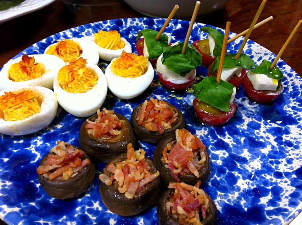 Deviled Egg, Stuffed Mushroom and Skewed Caprese|Downtoearthさん