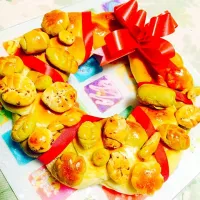 Snapdishの料理写真:パンでクリスマスリース♪|かなみんさん