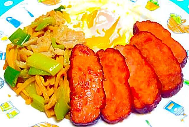 豚肉とタケノコの炒め物と旨焼ハム - Pork & bamboo shoot stir fry with fried ham 😋✨|Liezlさん