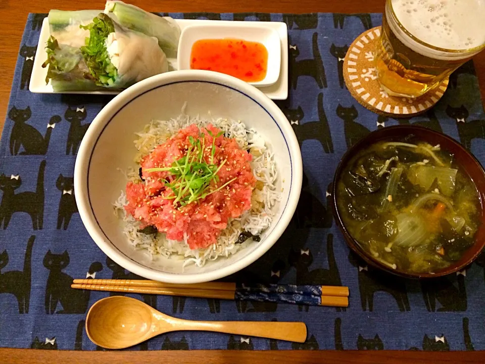 ネギトロとしらすの丼  ささみチーズ生春巻き  具だくさんお味噌汁|haseseさん