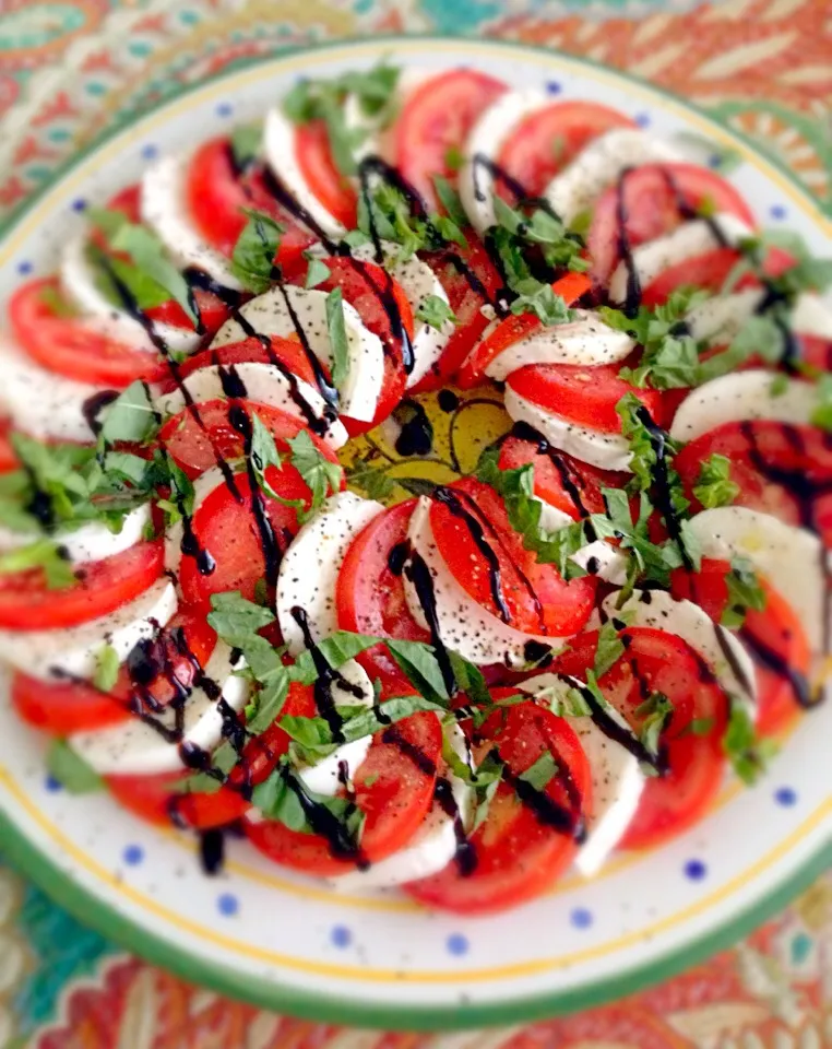 Two days to Xmas! caprese salad with aged balsamic vinegar.|Peymaneh Hさん