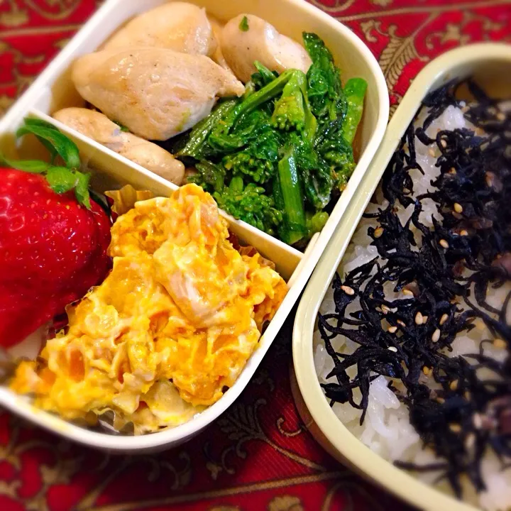 鶏ささみと菜花のソテーとかぼちゃサラダ弁当|もえさん