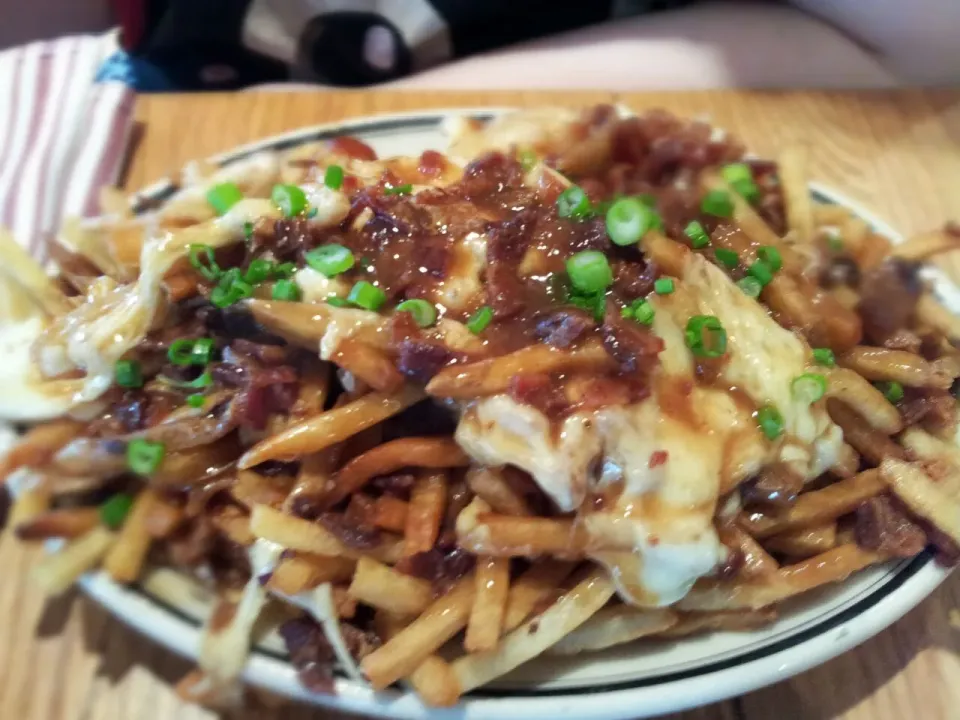 Poutine. French fries topped with gravy and cheese curds.|Kkartsさん