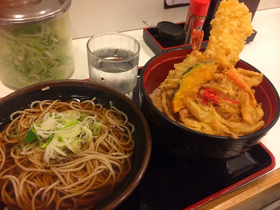 天丼食べたいなーと思って無邪気に天丼セット頼んだら、すごく多すぎた。|liccaさん