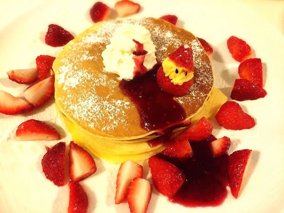 Snapdishの料理写真:Santa strawberry pancakes🎅|Amber Choさん