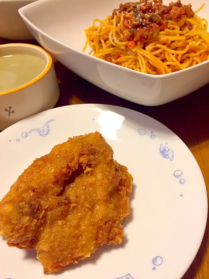 チキン、ミートソース、コーンスープでイブご飯❤️|さくたえさん