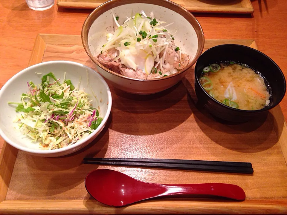 黒豚丼 温玉のせ|まいさん