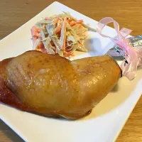 Snapdishの料理写真:ローストチキンレッグとゴボウサラダ|sanaeさん