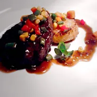 beef medallion with rosti potato,vegetables and bordelaise sauce.|hendraさん