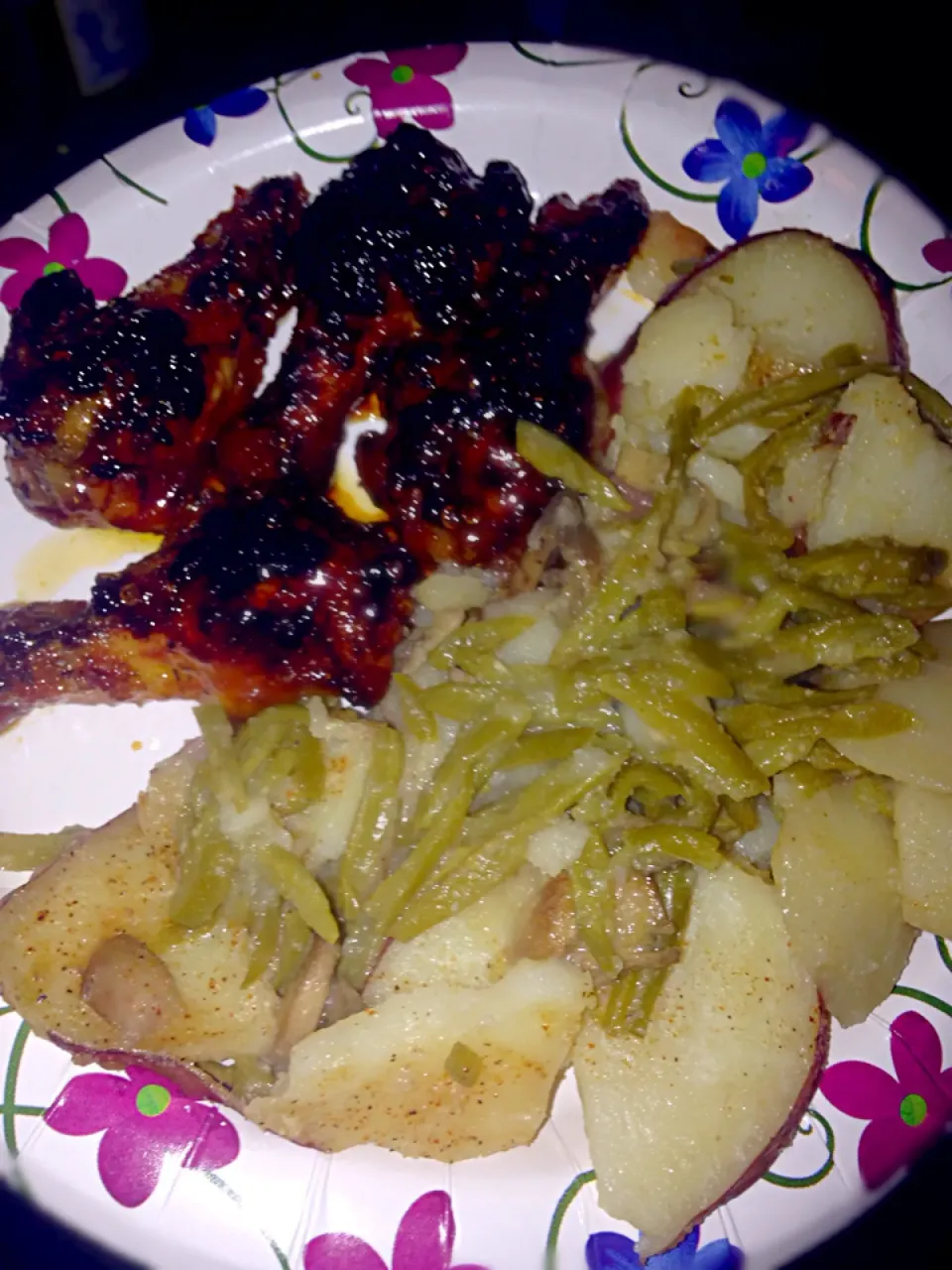 Honey siracha chicken drumettes with slow cooked potatoes and green beans|Elise Templetさん