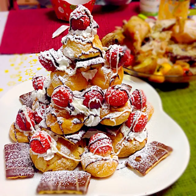 シュークリームのタワー！？フランス菓子のクロカンブッシュ