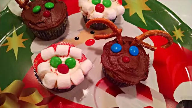 🎄❤🎄🎁❤My Lil Foodie Princess Made #Christmas Cupcakes #Dessert #Cake/Pie #Holidays/Celebrations ❤🎄❤🎁❤|Alisha GodsglamGirl Matthewsさん