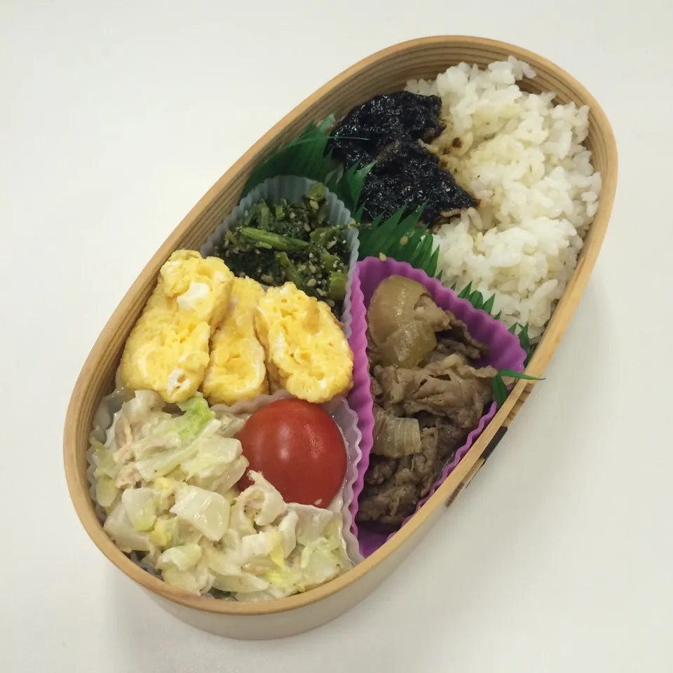 Snapdishの料理写真:弁当（牛すき焼き風、玉子焼き、春菊胡麻和え、白菜サラダ、プチトマト、海苔佃煮）|SasaMasa213さん