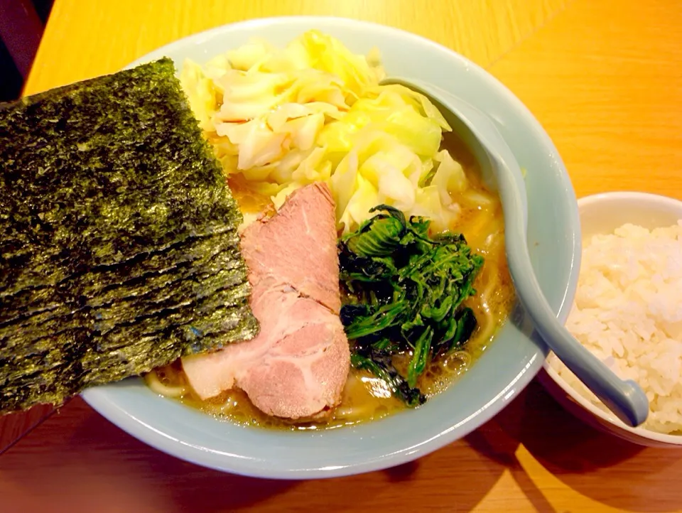 札幌の家系ラーメン 三元|pipioujiさん