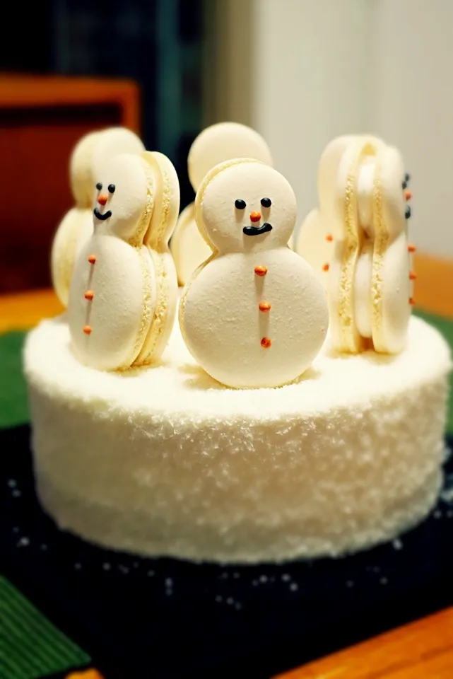 Coconut cake with snowman macaroons|Konさん