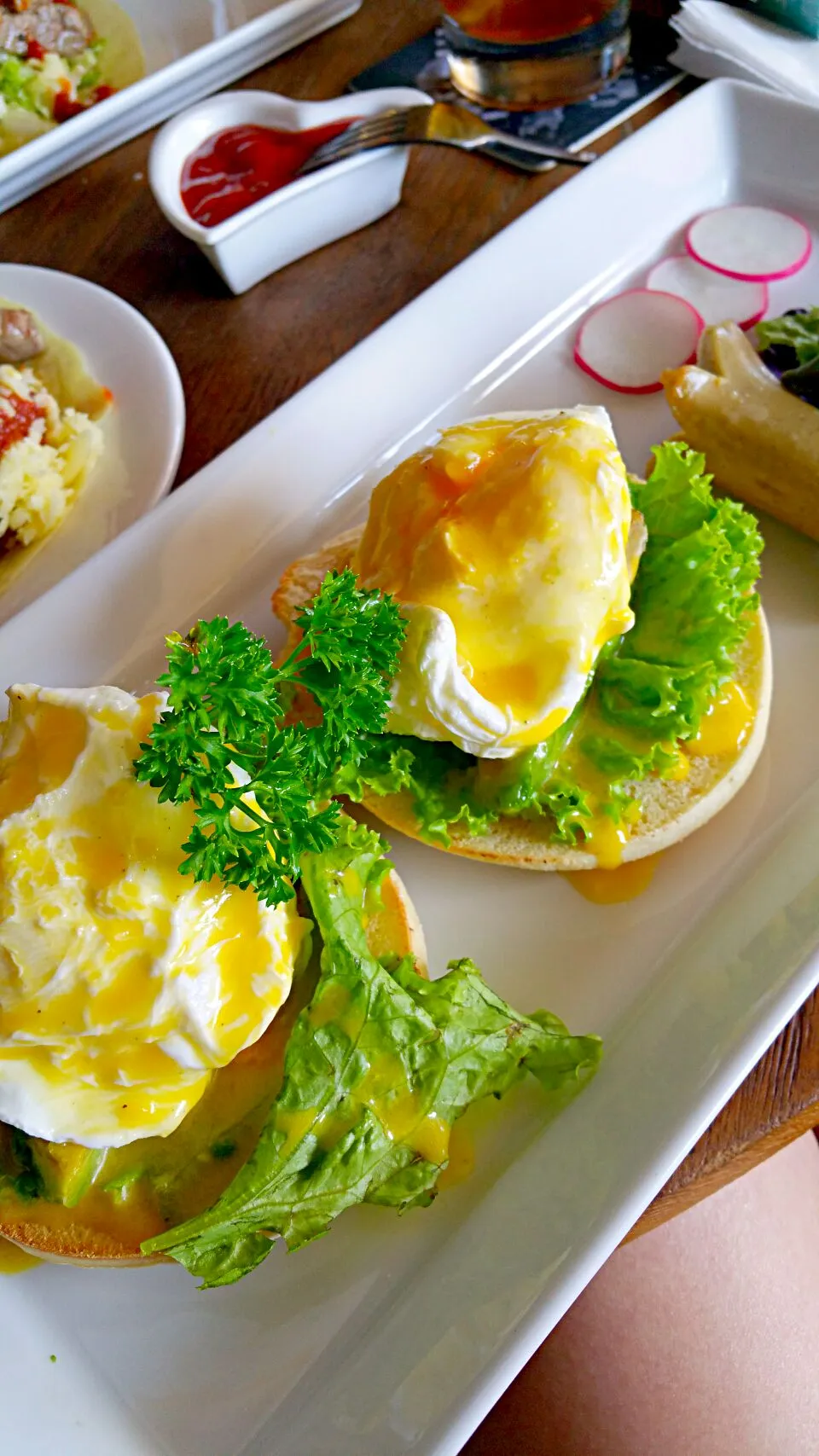 Smoked Salmon Poached Hollandaise|Mdm Yvnさん