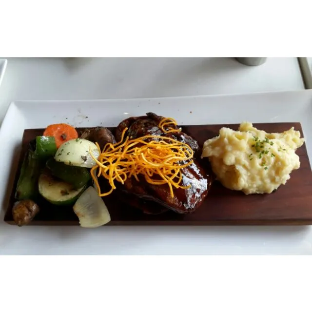 Ox tongue steak with mashed potato|Jeanny Angsenさん