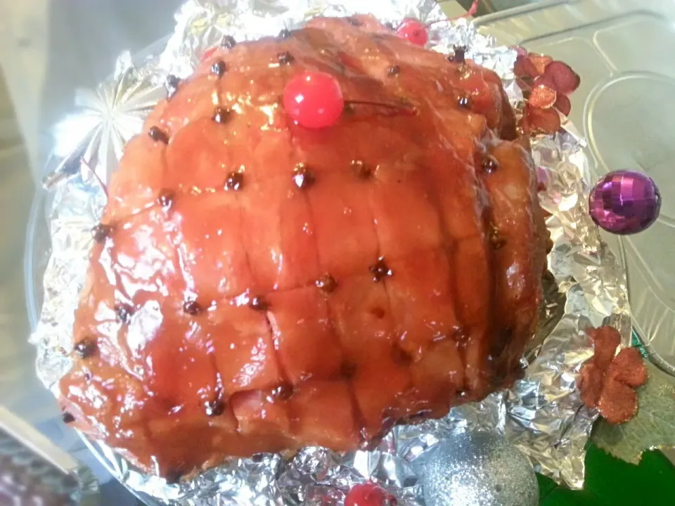 Snapdishの料理写真:ham with cranberry and orange juice glaze|Alicia Kimaliさん