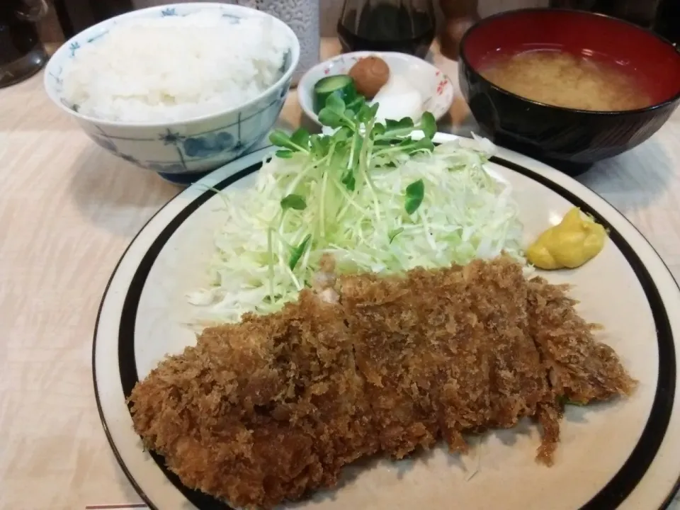 とんかつ赤尾のとんかつ定食、850円。|東京ライオンズさん