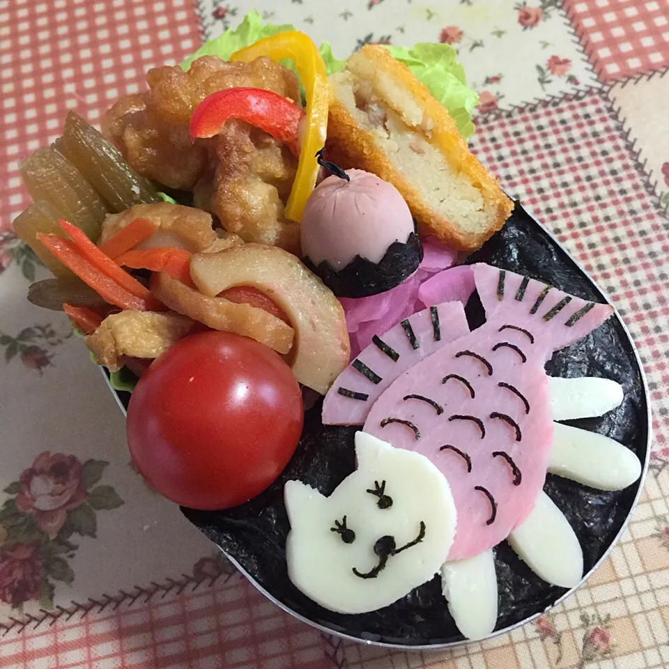 Snapdishの料理写真:お魚加えたドラ猫弁当🍱|＊ゆみしぼり＊さん