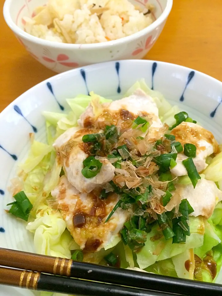 Snapdishの料理写真:蒸し鶏(わさび醤油ソース)＊炊き込みご飯|悠里さん