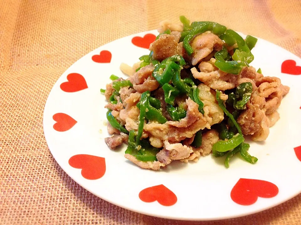 ピーマンと豚の塩麹炒め♡|ちひろさん