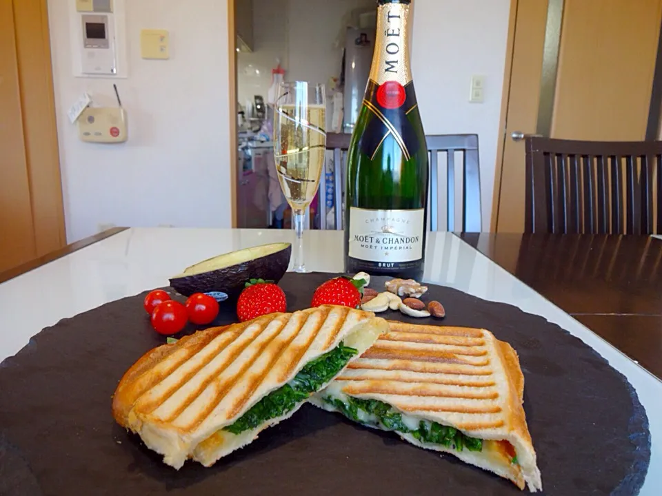 Grilled cheese sandwich|sirakorn owadaさん