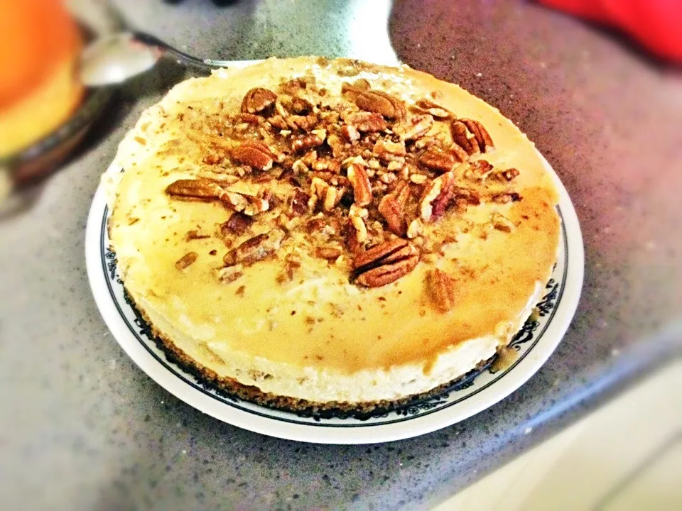 Salted Caramel cheesecake with pecan and ginger nut base|moonbunnyさん