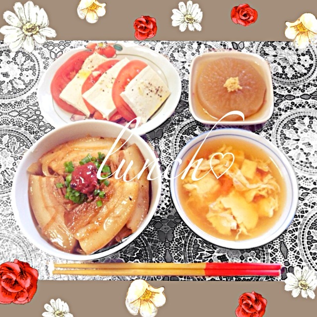 ラフテー丼梅肉添え♡島とうふでカプレーゼ風♡大根煮♡トマトとお豆腐のスープ♡