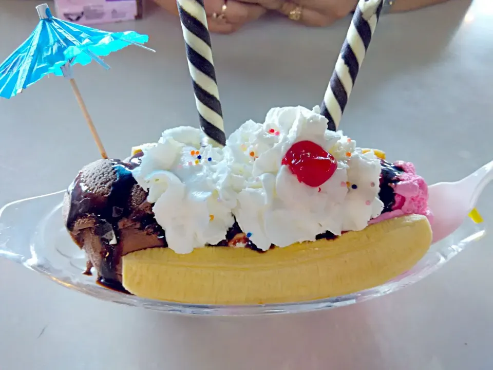 Banana split...|Jason Letchumananさん