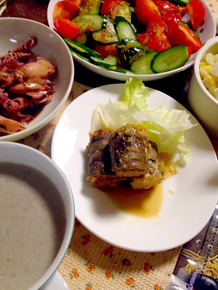 牛蒡の肉詰め煮 牛蒡スープ 小烏賊の煮付け サラダ 漬け物|掛谷節子さん