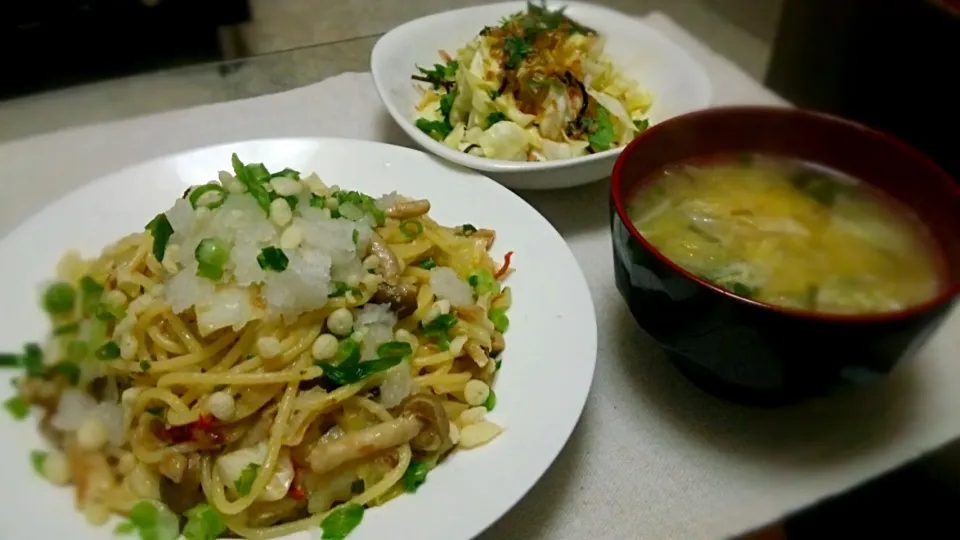 たぬきﾊﾟｽﾀ&ﾚﾝﾁﾝｷｬﾍﾞﾂのｻﾗﾀﾞ&野菜ﾀｯﾌﾟﾘ豆乳入り味噌汁～
の晩ごはん✨|kaz(*･ω･)さん