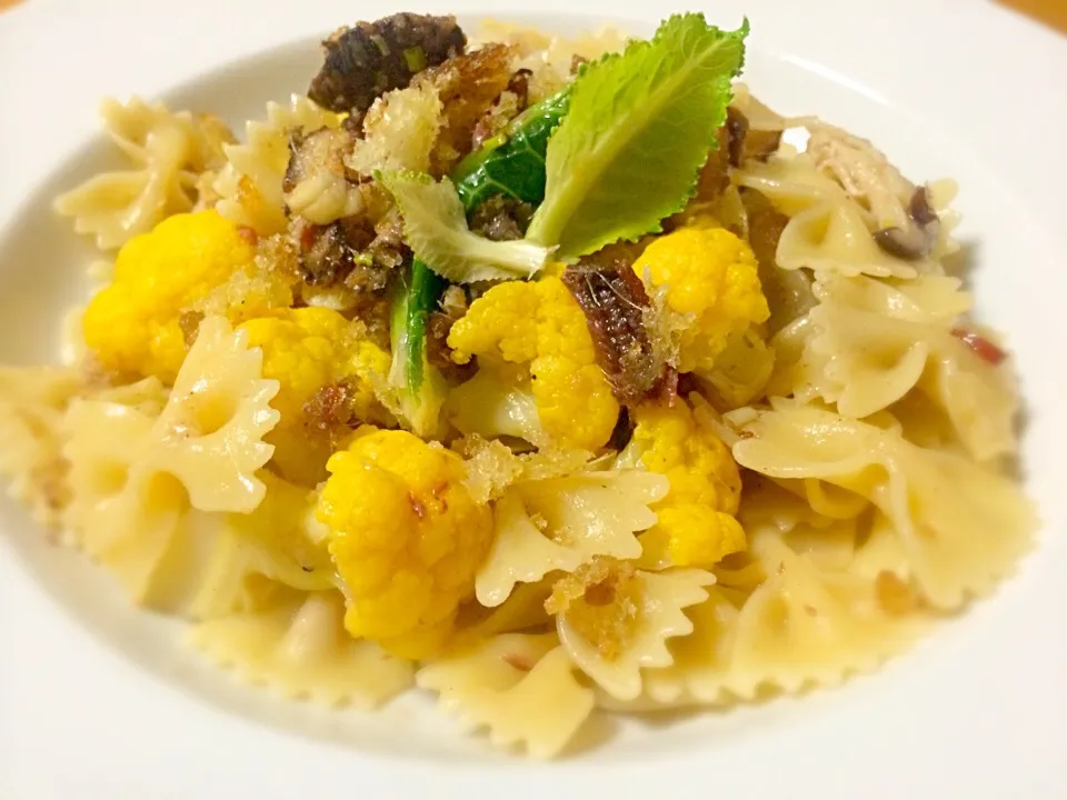 Snapdishの料理写真:Cauliflower&anchovy farfalle|Masakiさん