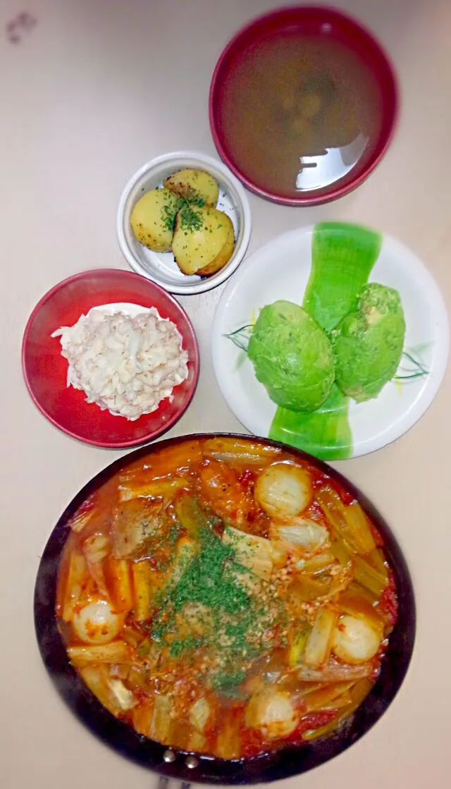 鶏胸のトマト煮
大根サラダ味噌砂糖ゴマ入れ
じゃがいものアヒージョ
アボカド|時雨さん