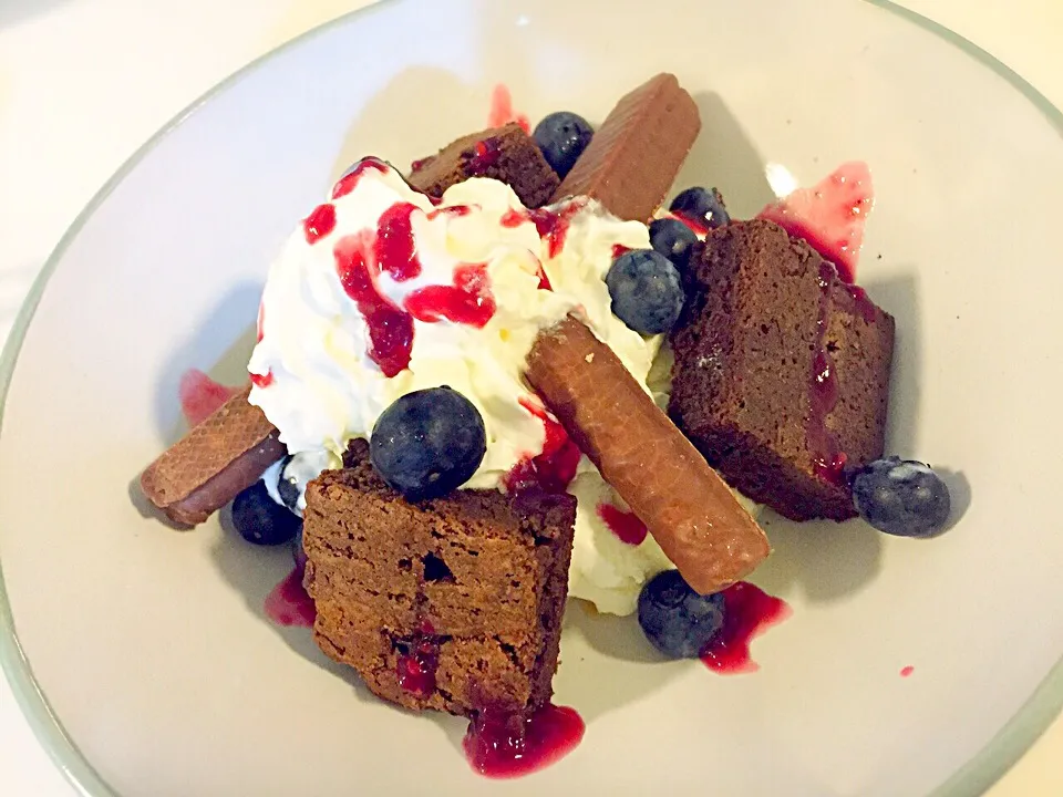 Snapdishの料理写真:Brownie with blueberry|Amber Choさん