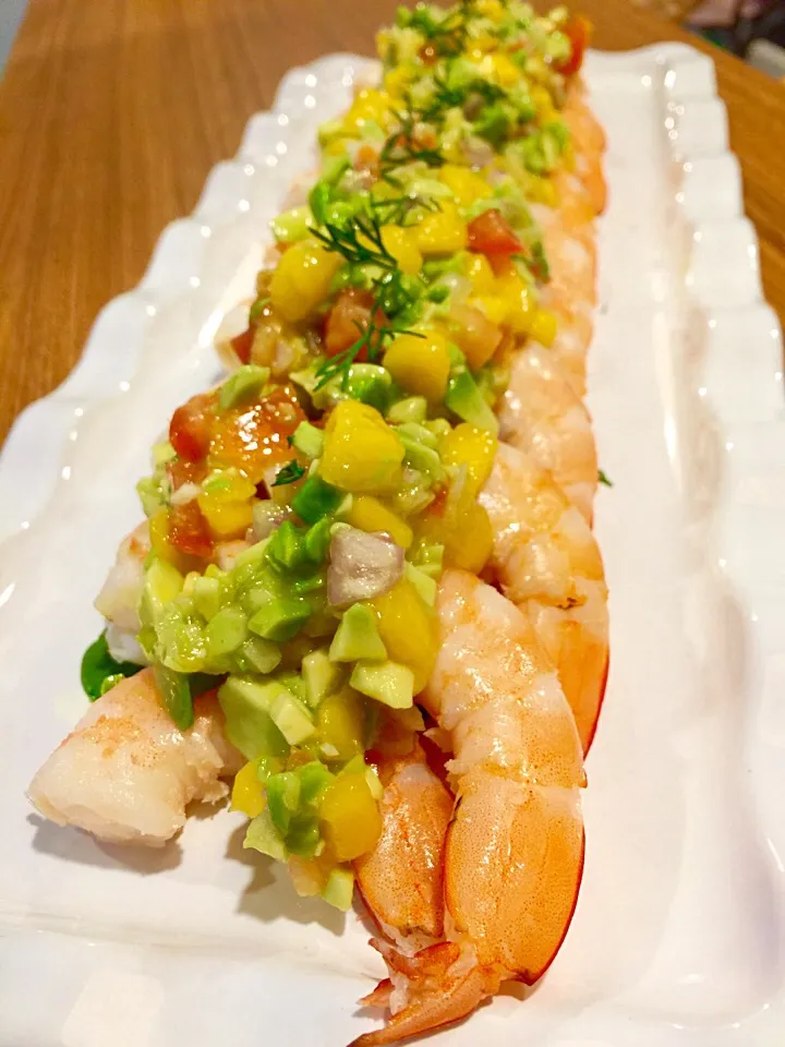 Prawns with mango, tomatoes, onions & avocado dressing|chef baobao from Singaporeさん