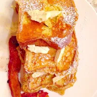 Briosh French Toast with Applewood Bacon|BobbyHuertas70さん