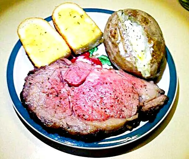 My #Lunch Leftovers from #Christmas #Dinner Prime Rib #Meat/Poultry #Main dish Loaded Baked Potato #Vegetable #Side dish Garlic #Bread #Side dish|Alisha GodsglamGirl Matthewsさん