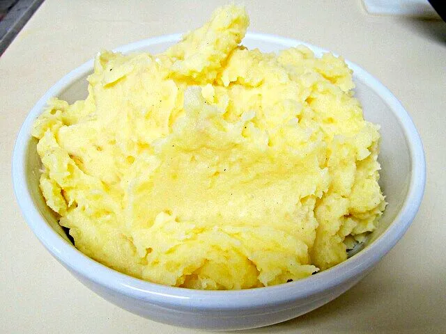 Snapdishの料理写真:My Aunt Betty Best Mashed Potatoes #Christmas #Dinner #Vegetable #Side dish|Alisha GodsglamGirl Matthewsさん